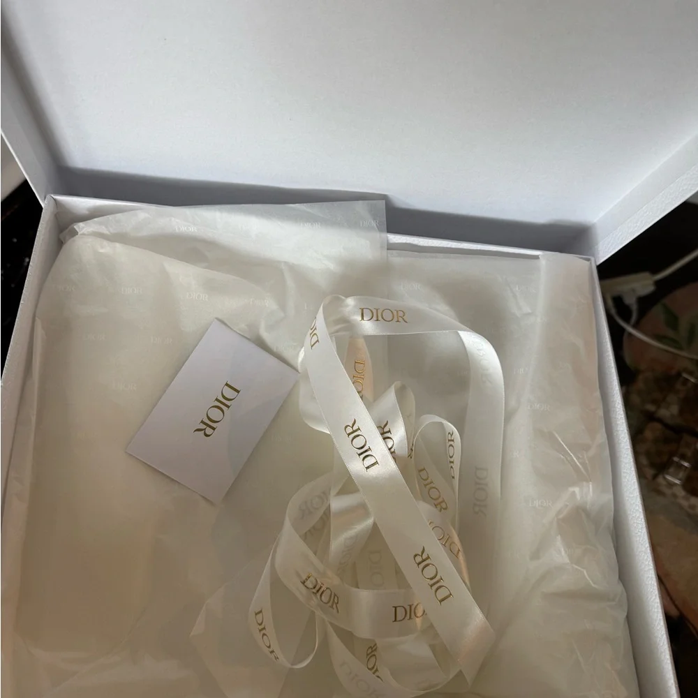 Dior box